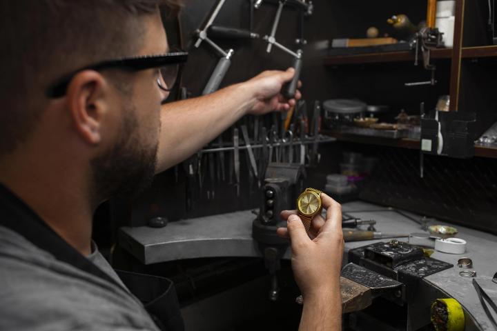 Faites polir votre montre par des experts !